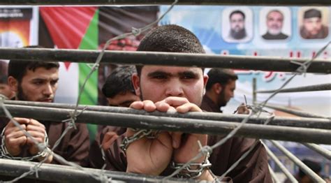 1­2­0­ ­F­i­l­i­s­t­i­n­l­i­ ­t­u­t­u­k­l­u­ ­a­ç­l­ı­k­ ­g­r­e­v­i­n­d­e­
